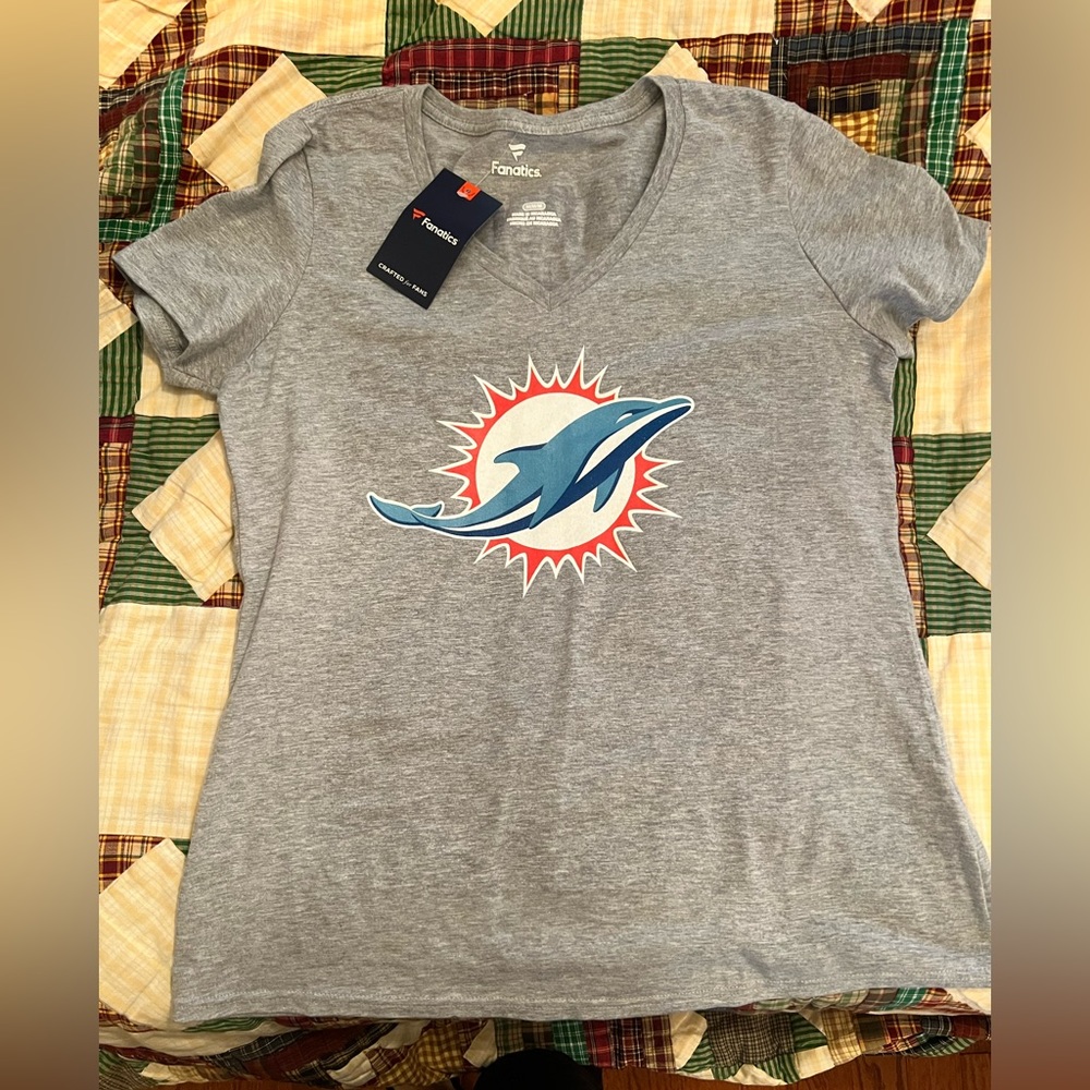 Miami Dolphins Jaylen Waddle Tee Shirt! BRAND NEW WITH TAGS
